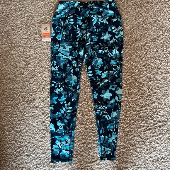 Legendary Whitetails Women’s Trail Blazer Leggings - Flower Camo- Size Medium - Picture 4 of 9
